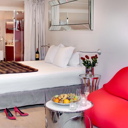 Le Boutique Hotel&Spa Bordeaux Extérieur photo A room at the hotel