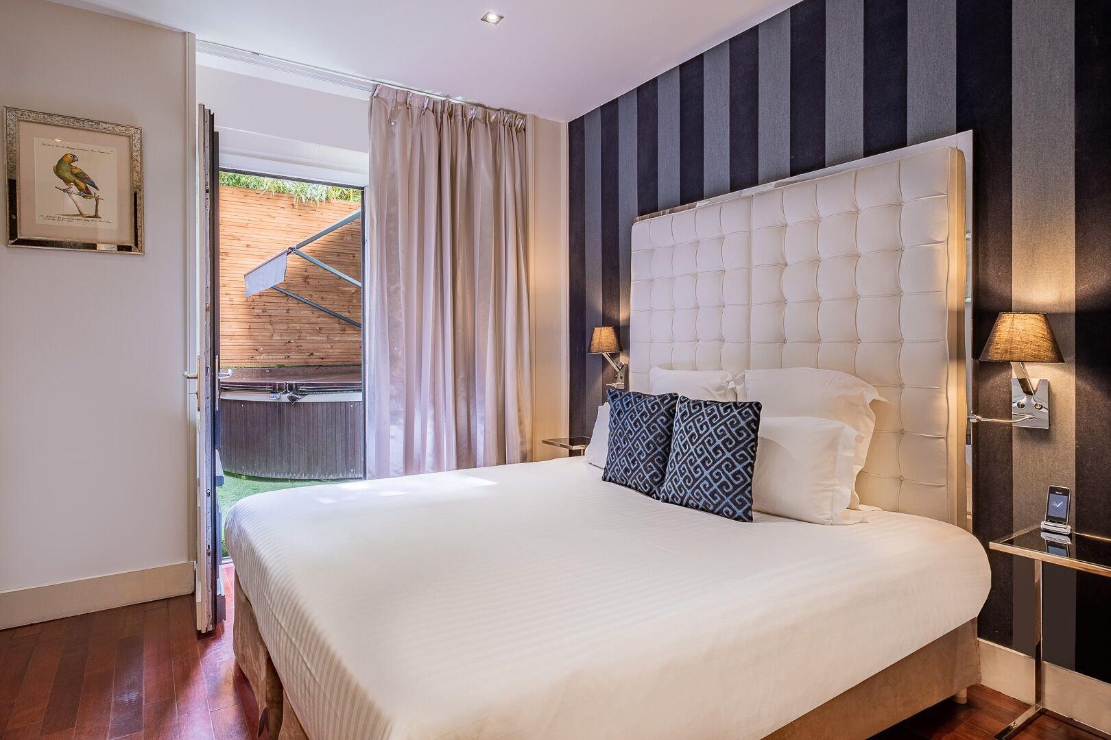Le Boutique Hotel&Spa Bordeaux Extérieur photo A bedroom at the hotel