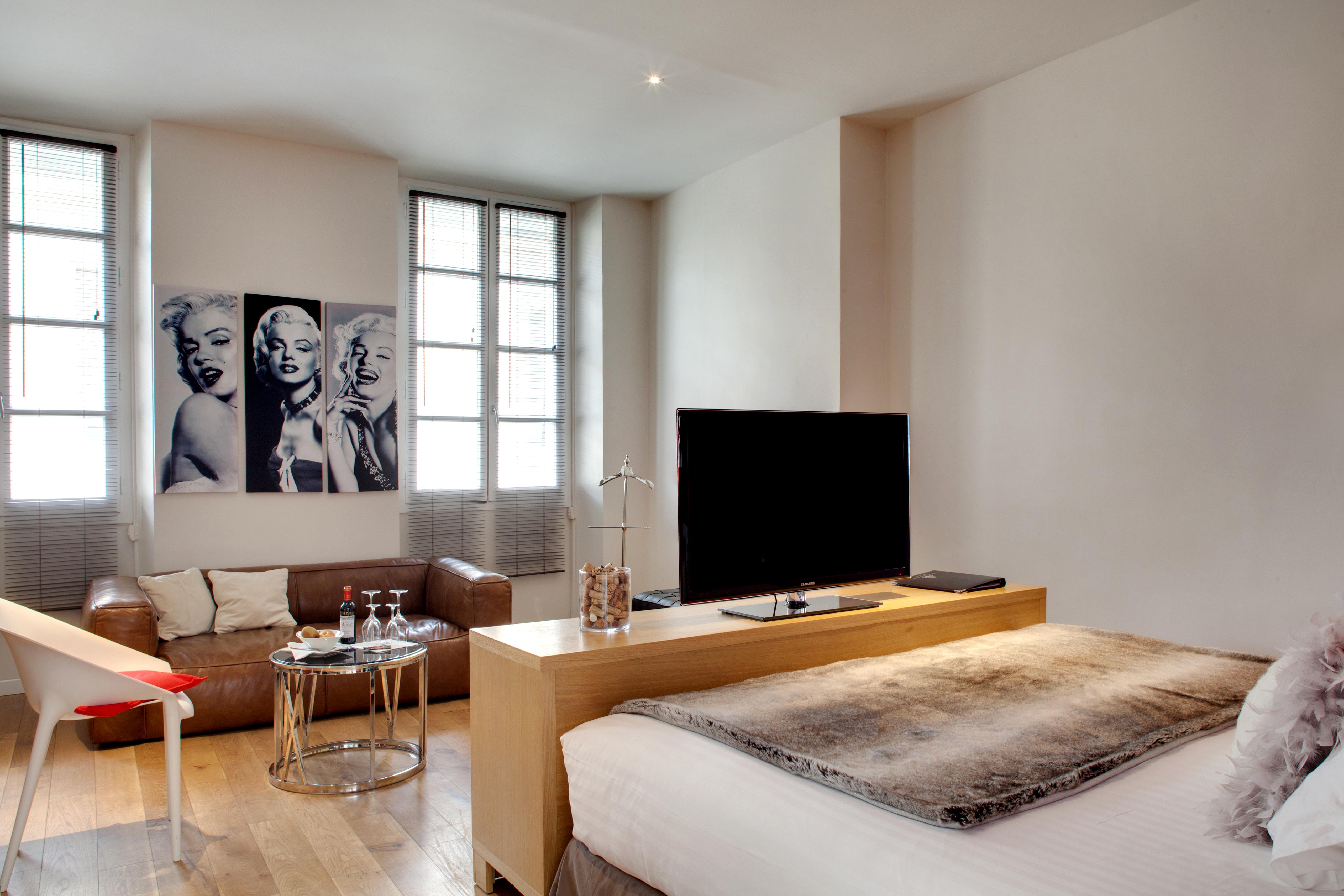 Le Boutique Hotel&Spa Bordeaux Extérieur photo A room at the hotel