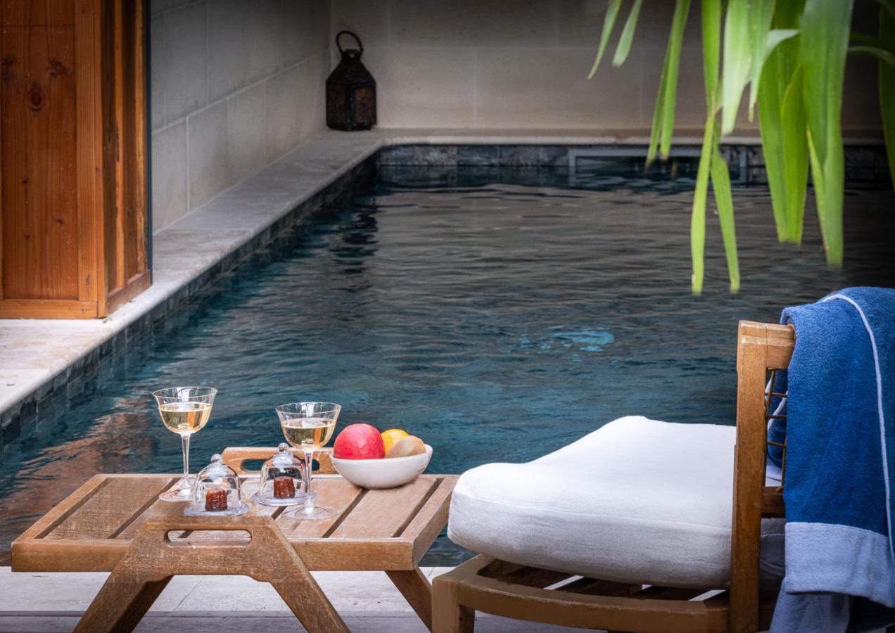 Le Boutique Hotel&Spa Bordeaux Extérieur photo Private pool at the hotel
