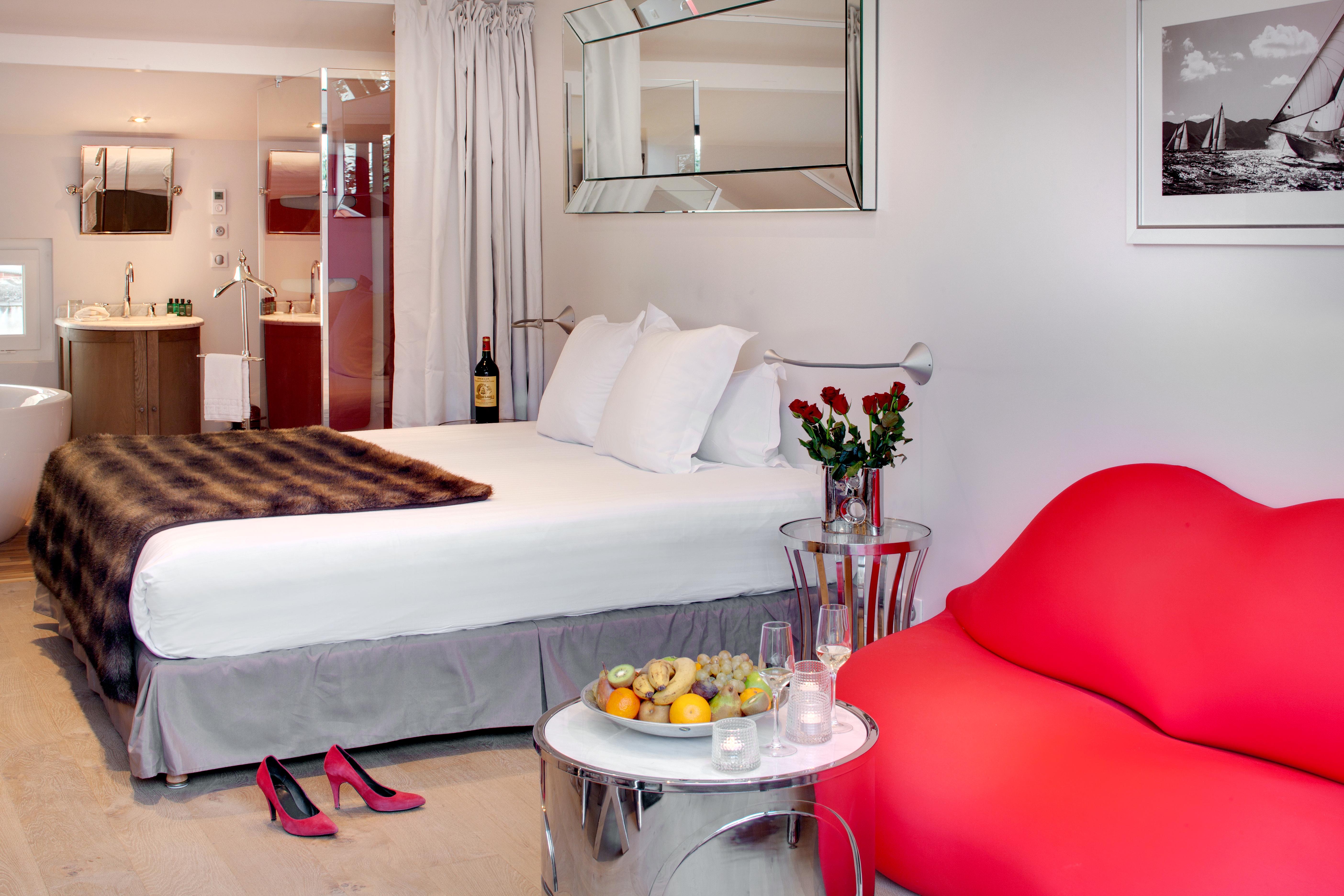 Le Boutique Hotel&Spa Bordeaux Extérieur photo A room at the hotel