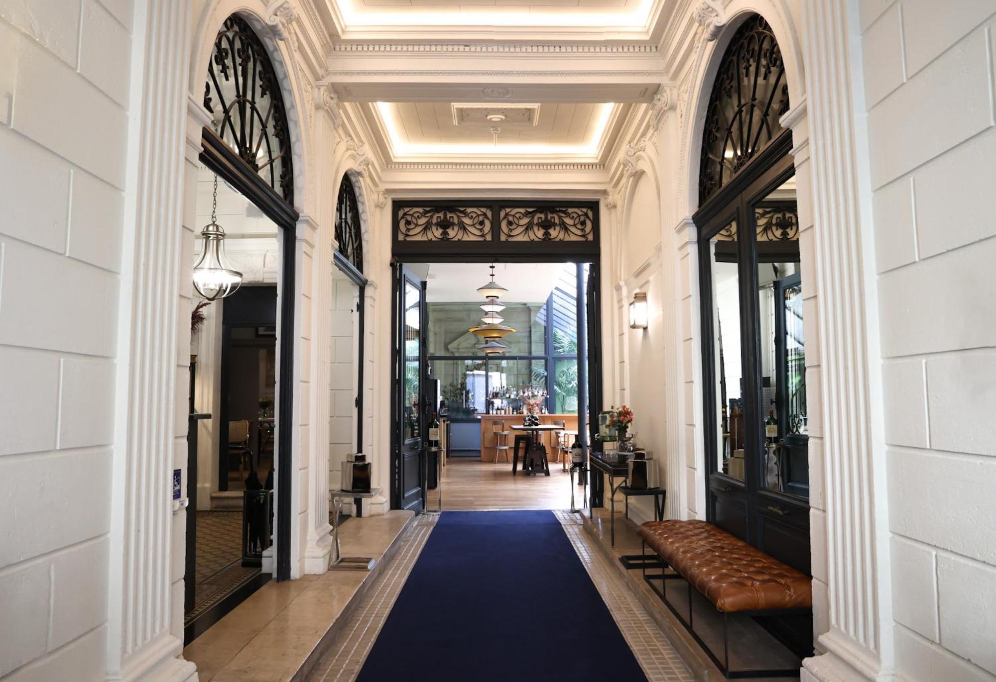 Le Boutique Hotel&Spa Bordeaux Extérieur photo The entrance to the hotel