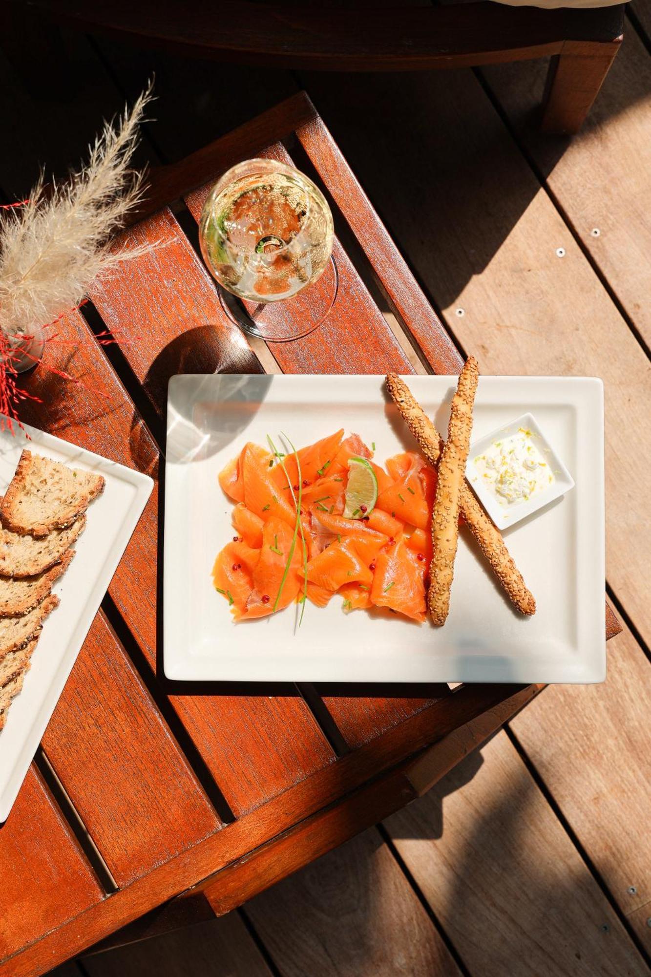 Le Boutique Hotel&Spa Bordeaux Extérieur photo Smoked salmon